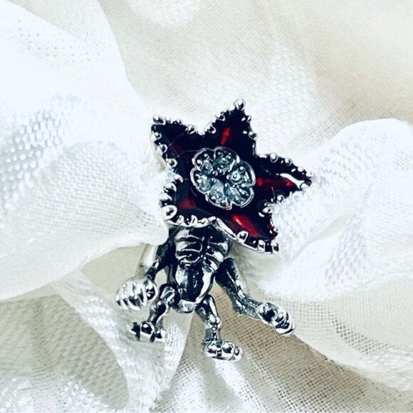👹 NWOT Stranger Things Moveable Demogorgon Charm ✨ - Picture 5 of 12